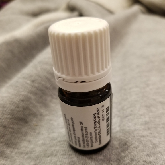 Young Living Vitality Essential Oils Clove - Picture 2 of 2